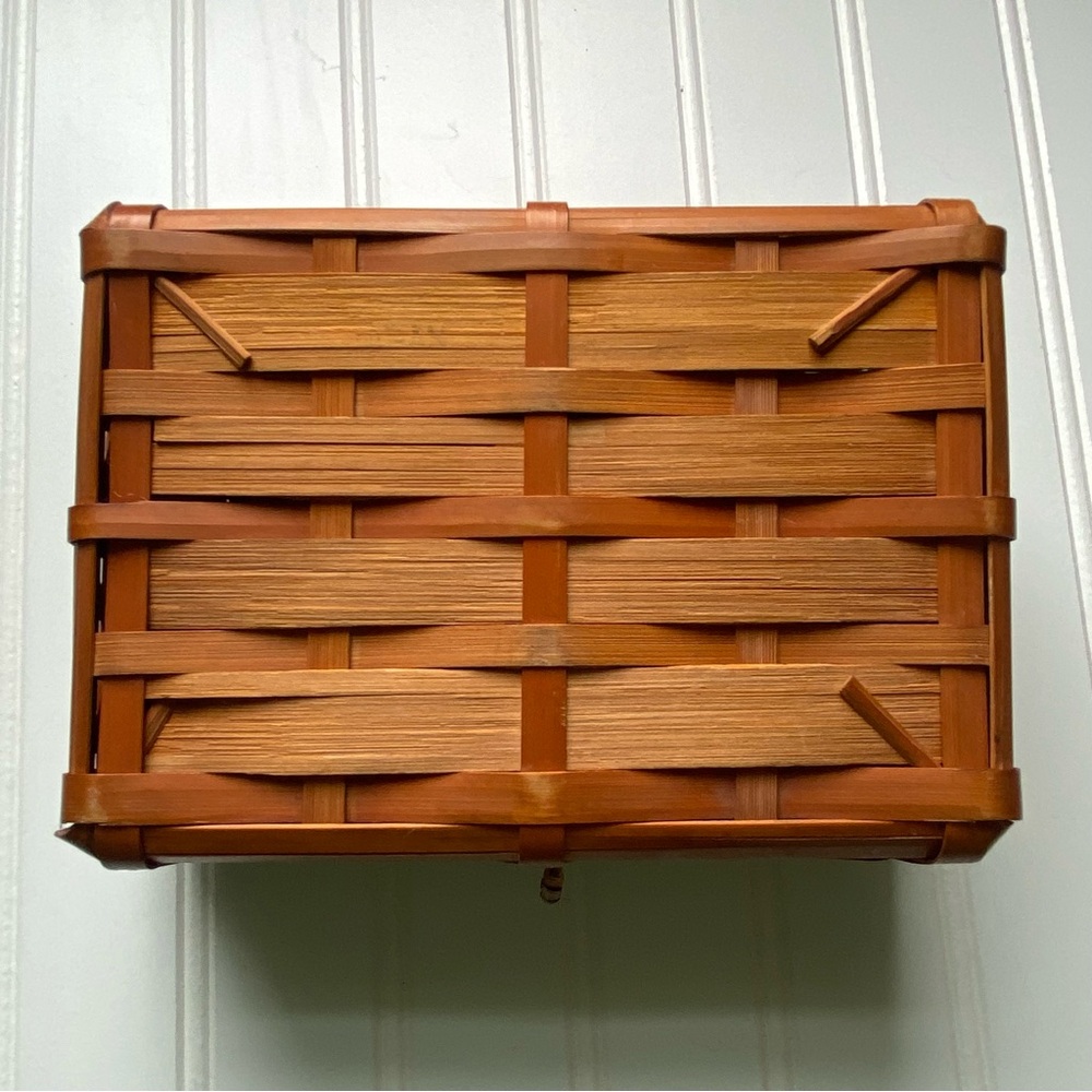 Woven Brown Basket with Handle - Picture 4 of 6